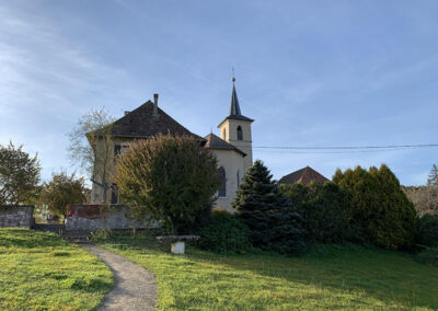 Eglise de Sainte-Marie d'Alvey en Savoie vue d'en bas